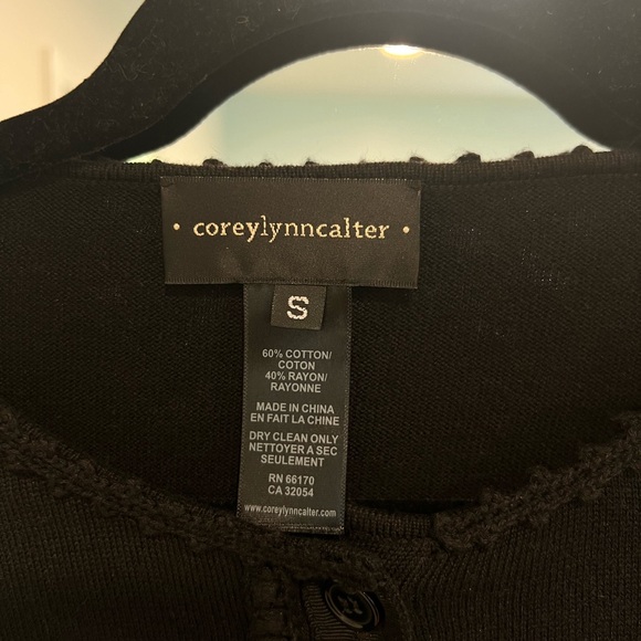 Women’s CAREYLYNNCALTER Adorable Button Detail Cardigan Size Small - Picture 2 of 4